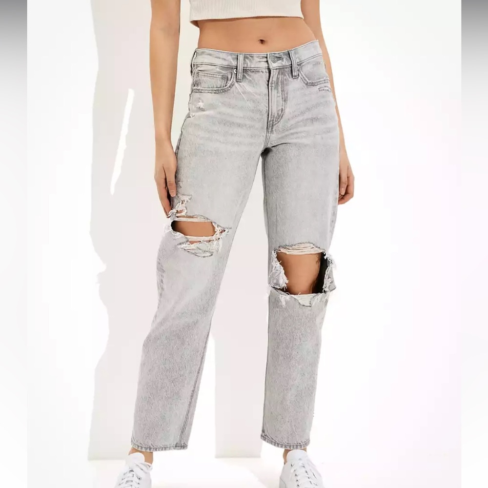 Never Worn: 90’s Style Ripped Jeans